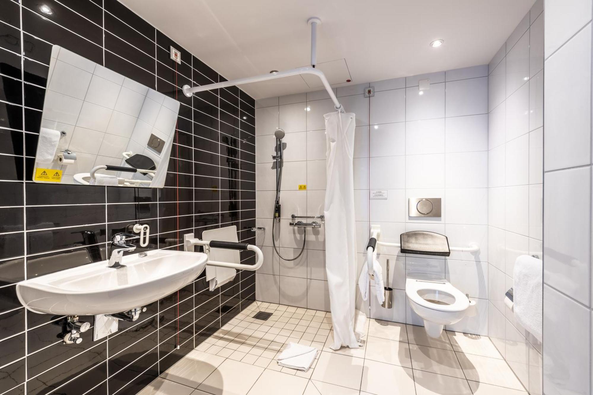 Premier Inn Duesseldorf City Centre Zewnętrze zdjęcie